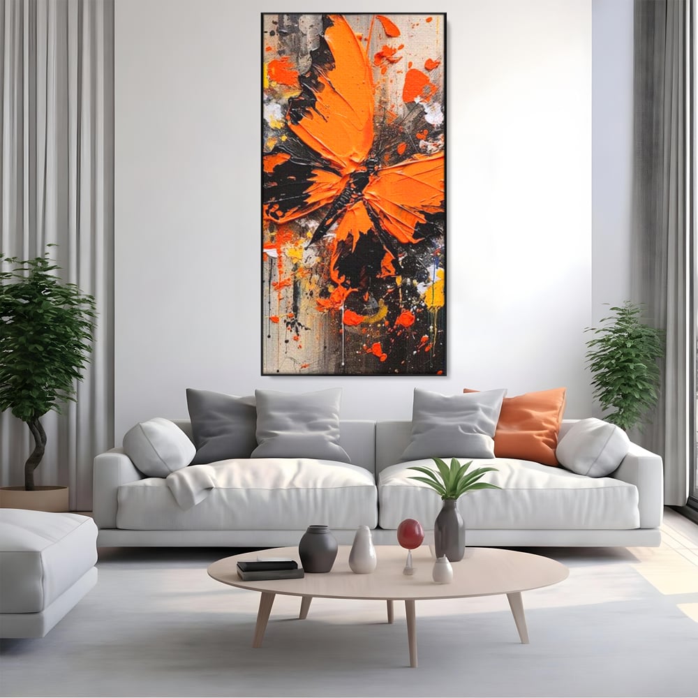 Tablou canvas cu tablou canvas cu fluture portocaliu pe fundal antracit, in rama de aluminiu negru, pe perete intr-un living